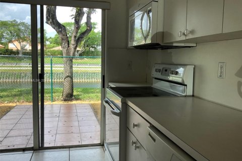 Casa en alquiler en Doral, Florida, 3 dormitorios, 108.7 m2 № 1923350 - foto 5