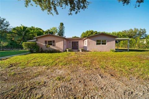 House in Davie, Florida 3 bedrooms, 171.13 sq.m. № 1889000 - photo 4