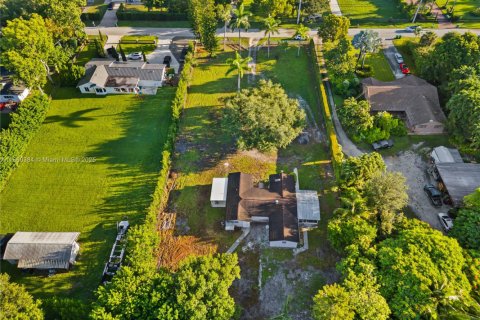 House in Davie, Florida 3 bedrooms, 171.13 sq.m. № 1889000 - photo 6