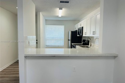 Купить кондоминиум в Мирамар, Флорида 2 спальни, 100.71м2, № 2048333 - фото 4