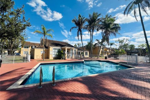 Купить кондоминиум в Мирамар, Флорида 2 спальни, 100.71м2, № 2048333 - фото 28