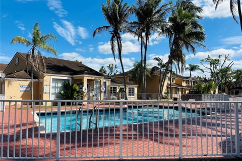 Купить кондоминиум в Мирамар, Флорида 2 спальни, 100.71м2, № 2048333 - фото 27