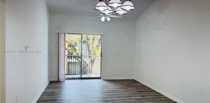 Кондоминиум с 2 спальнями в Мирамар, Флорида № 2048333