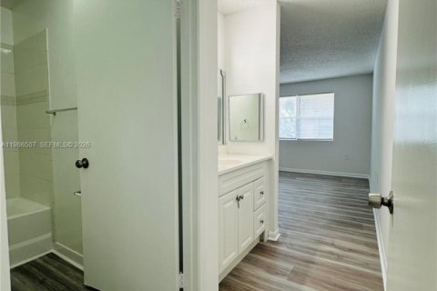 Купить кондоминиум в Мирамар, Флорида 2 спальни, 100.71м2, № 2048333 - фото 8