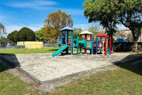 Купить кондоминиум в Мирамар, Флорида 2 спальни, 100.71м2, № 2048333 - фото 26