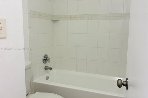 Купить кондоминиум в Мирамар, Флорида 2 спальни, 100.71м2, № 2048333 - фото 9