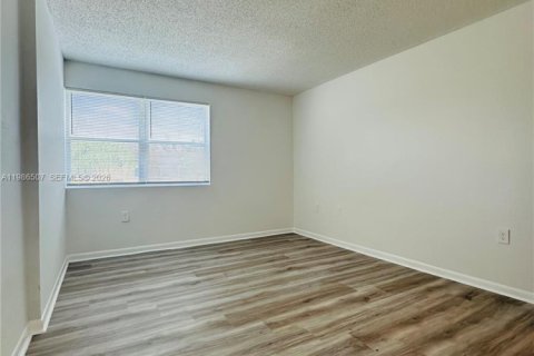 Купить кондоминиум в Мирамар, Флорида 2 спальни, 100.71м2, № 2048333 - фото 20