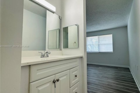 Купить кондоминиум в Мирамар, Флорида 2 спальни, 100.71м2, № 2048333 - фото 11