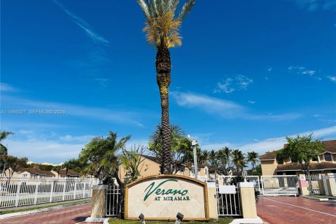 Купить кондоминиум в Мирамар, Флорида 2 спальни, 100.71м2, № 2048333 - фото 23