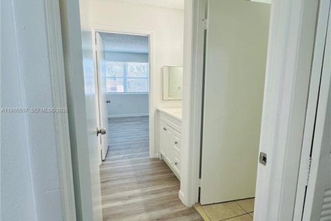 Купить кондоминиум в Мирамар, Флорида 2 спальни, 100.71м2, № 2048333 - фото 16