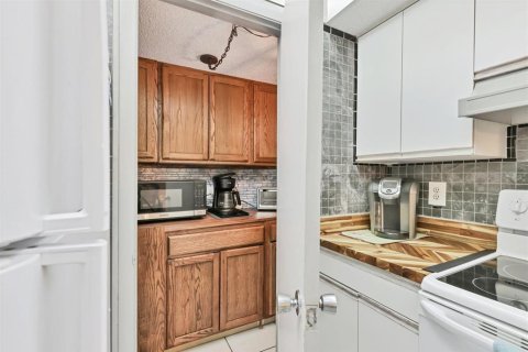 Купить кондоминиум в Брейдентон, Флорида 9 комнат, 109.44м2, № 1911671 - фото 15