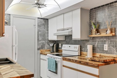 Купить кондоминиум в Брейдентон, Флорида 9 комнат, 109.44м2, № 1911671 - фото 3