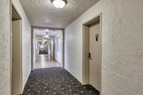Купить кондоминиум в Брейдентон, Флорида 9 комнат, 109.44м2, № 1911671 - фото 8