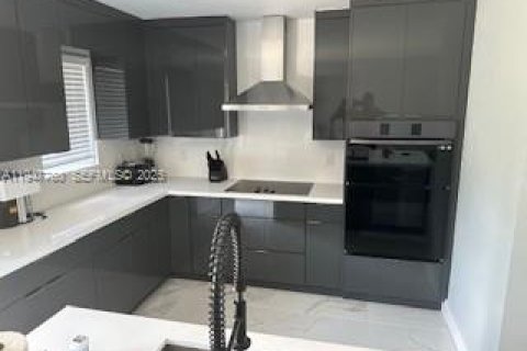 Villa ou maison à vendre à Miami, Floride: 3 chambres, 119.66 m2 № 2008654 - photo 9