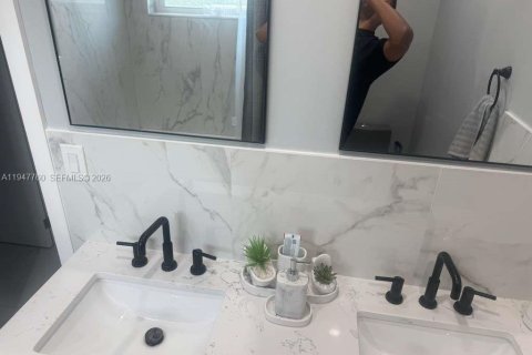 Villa ou maison à vendre à Miami, Floride: 3 chambres, 119.66 m2 № 2008654 - photo 24