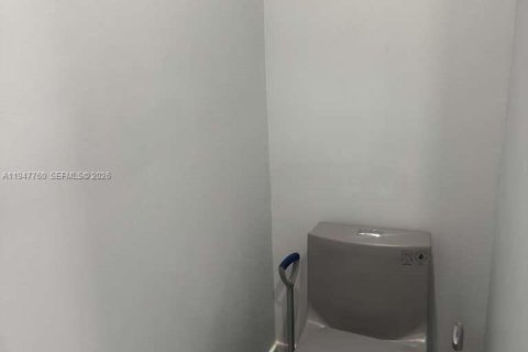 Villa ou maison à vendre à Miami, Floride: 3 chambres, 119.66 m2 № 2008654 - photo 23