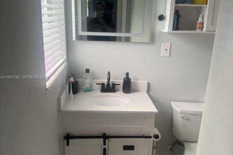 Villa ou maison à vendre à Miami, Floride: 3 chambres, 119.66 m2 № 2008654 - photo 19