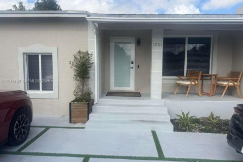 Villa ou maison à Miami, Floride 3 chambres, 119.66 m2 № 2008654