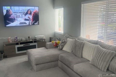 Villa ou maison à vendre à Miami, Floride: 3 chambres, 119.66 m2 № 2008654 - photo 15