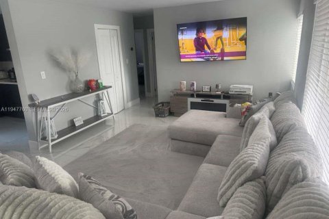 Villa ou maison à vendre à Miami, Floride: 3 chambres, 119.66 m2 № 2008654 - photo 14