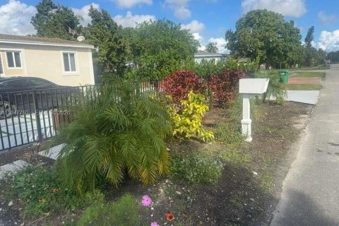 Villa ou maison à vendre à Miami, Floride: 3 chambres, 119.66 m2 № 2008654 - photo 3