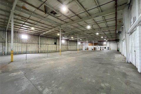 Immobilier commercial à louer à Mount Dora, Floride: 5408.96 m2 № 1782591 - photo 7