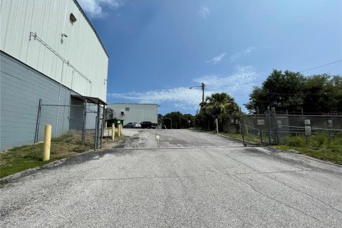 Immobilier commercial à louer à Mount Dora, Floride: 5408.96 m2 № 1782591 - photo 16