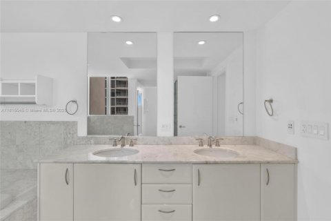 Condominio en venta en Miami, Florida, 2 dormitorios, 142.05 m2 № 1768766 - foto 17