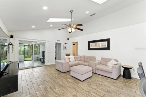 House in Sanford, Florida 3 bedrooms, 119.75 sq.m. № 1823001 - photo 13