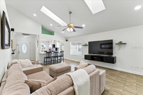 House in Sanford, Florida 3 bedrooms, 119.75 sq.m. № 1823001 - photo 10