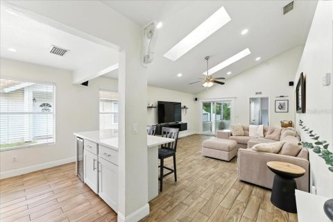House in Sanford, Florida 3 bedrooms, 119.75 sq.m. № 1823001 - photo 5