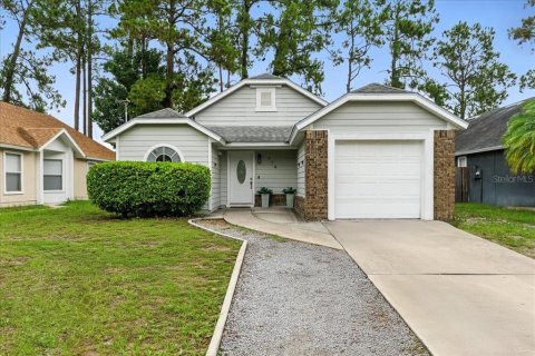 House in Sanford, Florida 3 bedrooms, 119.75 sq.m. № 1823001 - photo 1