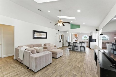 House in Sanford, Florida 3 bedrooms, 119.75 sq.m. № 1823001 - photo 9