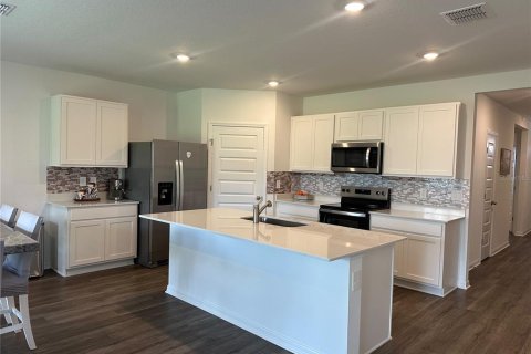 Villa ou maison à vendre à Poinciana, Floride: 4 chambres, 169.83 m2 № 2410175 - photo 3