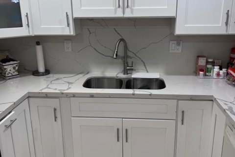 Condo in Miami, Florida, 3 bedrooms  № 1824327 - photo 10