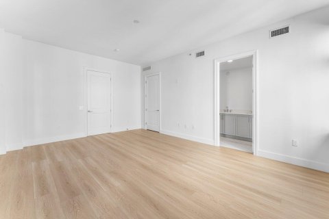 Condo in Riviera Beach, Florida, 2 bedrooms № 2190047 - photo 17