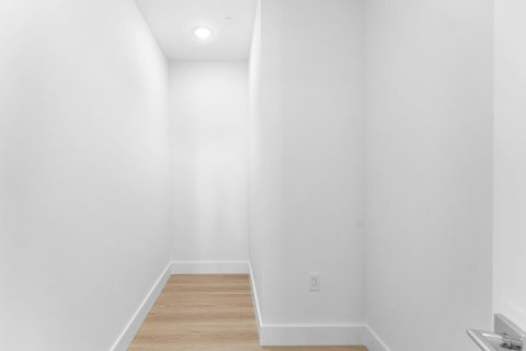 Condo in Riviera Beach, Florida, 2 bedrooms № 2190047 - photo 23