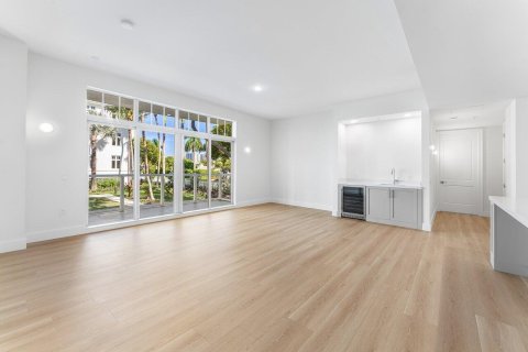 Condo in Riviera Beach, Florida, 2 bedrooms № 2190047 - photo 11