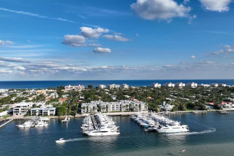 Condo in Riviera Beach, Florida, 2 bedrooms № 2190047 - photo 3
