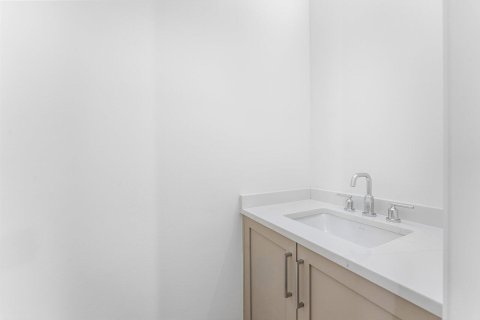 Condo in Riviera Beach, Florida, 2 bedrooms № 2190047 - photo 27
