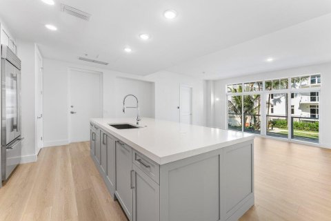 Condo in Riviera Beach, Florida, 2 bedrooms № 2190047 - photo 12