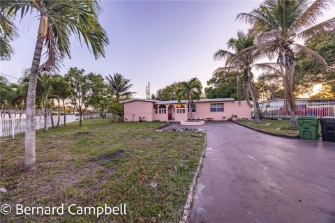 Снять в аренду виллу или дом в Форт-Лодердейл, Флорида 3 спальни, 167.41м2, № 2043988 - фото 24