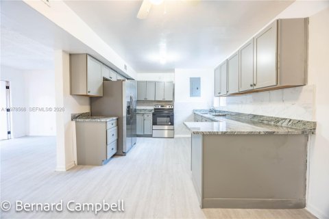 Снять в аренду виллу или дом в Форт-Лодердейл, Флорида 3 спальни, 167.41м2, № 2043988 - фото 2