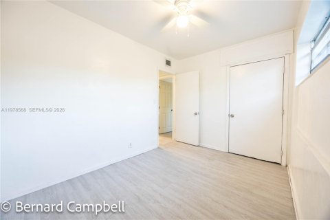 Снять в аренду виллу или дом в Форт-Лодердейл, Флорида 3 спальни, 167.41м2, № 2043988 - фото 14