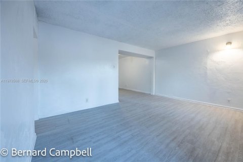 Снять в аренду виллу или дом в Форт-Лодердейл, Флорида 3 спальни, 167.41м2, № 2043988 - фото 20