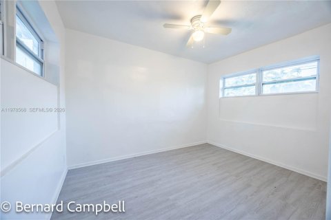 Снять в аренду виллу или дом в Форт-Лодердейл, Флорида 3 спальни, 167.41м2, № 2043988 - фото 4