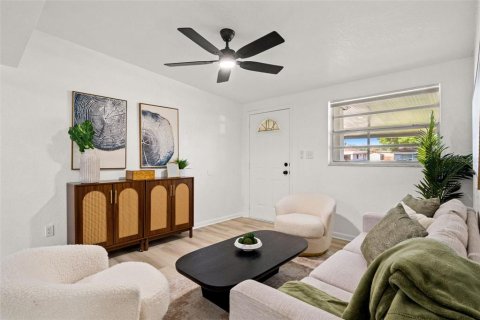 Villa ou maison à vendre à Tampa, Floride: 4 chambres, 138.33 m2 № 2138100 - photo 6