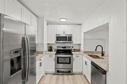 Villa ou maison à vendre à Tampa, Floride: 4 chambres, 138.33 m2 № 2138100 - photo 10