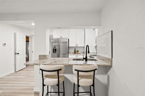 Villa ou maison à vendre à Tampa, Floride: 4 chambres, 138.33 m2 № 2138100 - photo 11