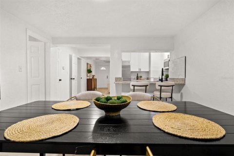 Villa ou maison à vendre à Tampa, Floride: 4 chambres, 138.33 m2 № 2138100 - photo 14